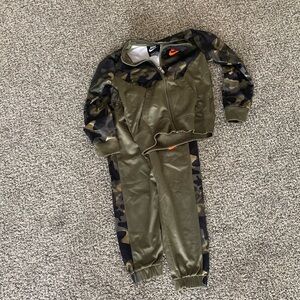 Boys Nike set Size 3T